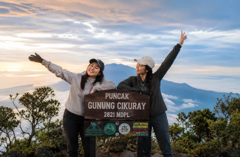 Wisata Gunung di Garut yang Lagi Hits untuk Pendaki Pemula hingga Pro 2026